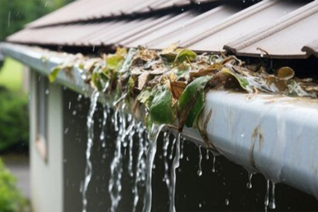 An image of of leaking gutters due to blockage